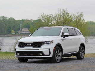 Giá xe KIA Sorento niêm yết và lăn bánh tháng 6/2023